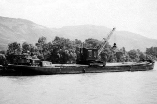 k-Kranschiff Damco 55 mit Dampfkran